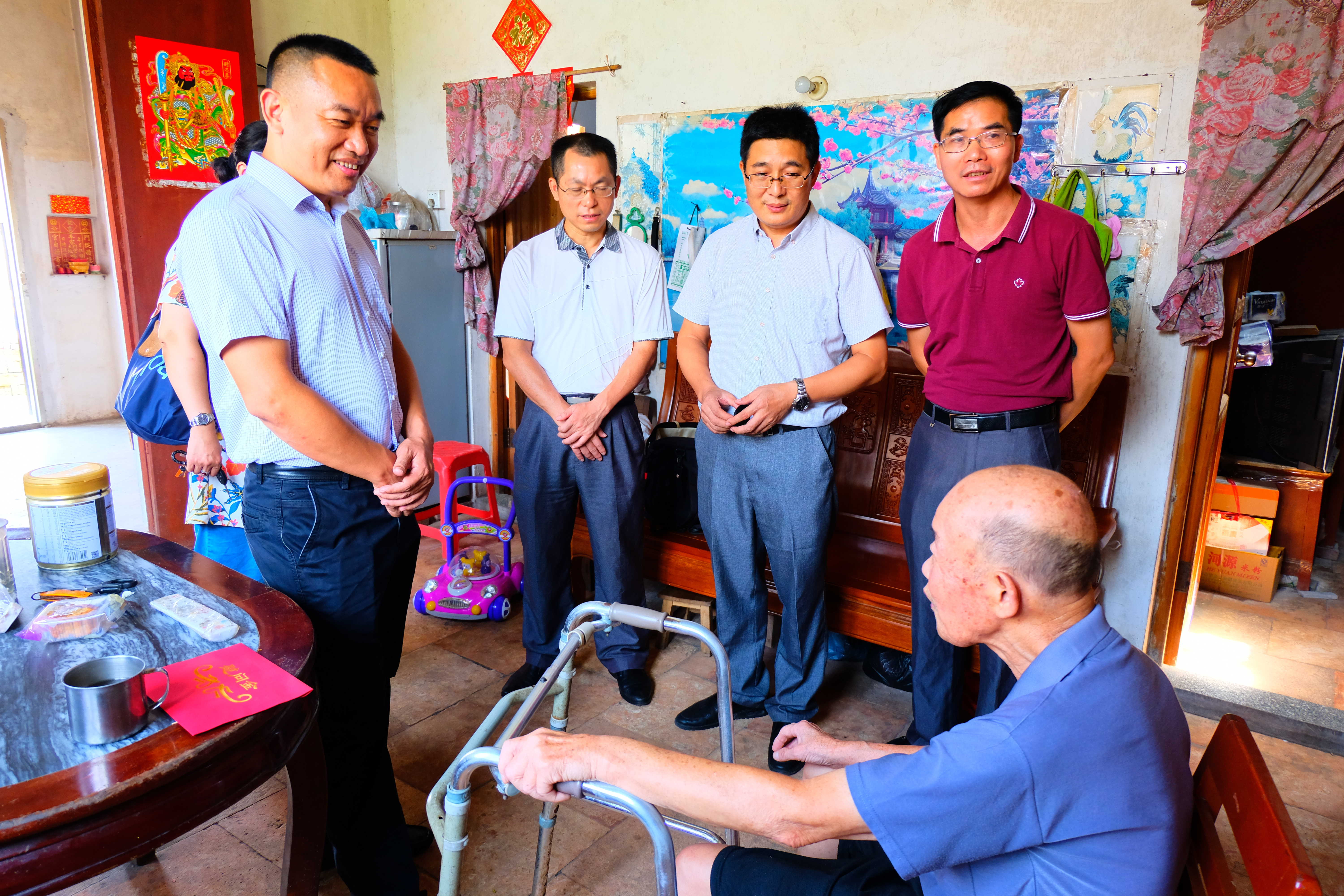 杜阮镇领导开展走访慰问教师活动 (5).jpg 杜阮镇领导开展走访慰问教师活动 (5).jpg