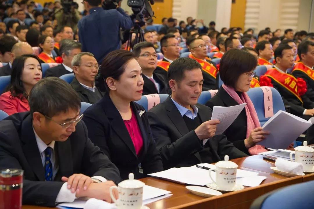 参加会议的部分全国人大代表和部分最高检专家咨询委员、特约检察员。程丁 摄 参加会议的部分全国人大代表和部分最高检专家咨询委员、特约检察员。程丁 摄