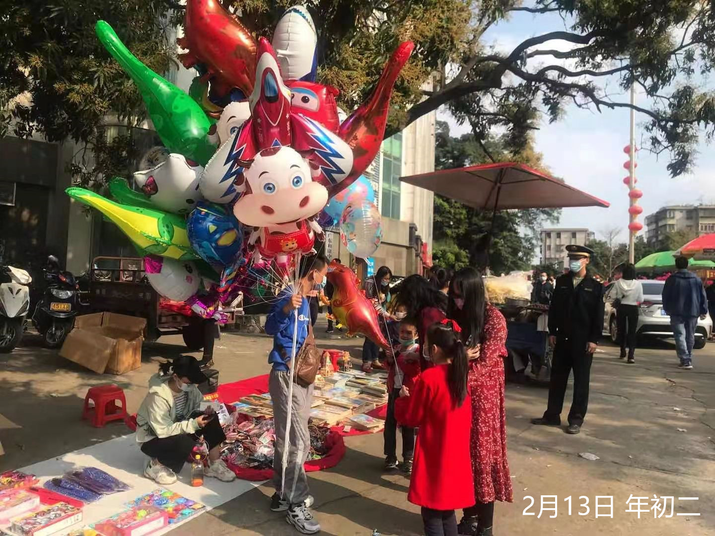 2月13日年初二 东湖东南门流动摊劝导离开_副本.jpg