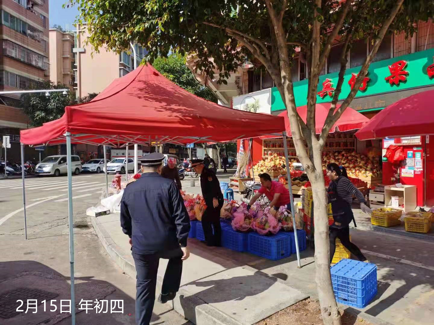 2月15日 年初四 丰华路兵仔水果店严重占道经营，已责令立即整改_副本.jpg