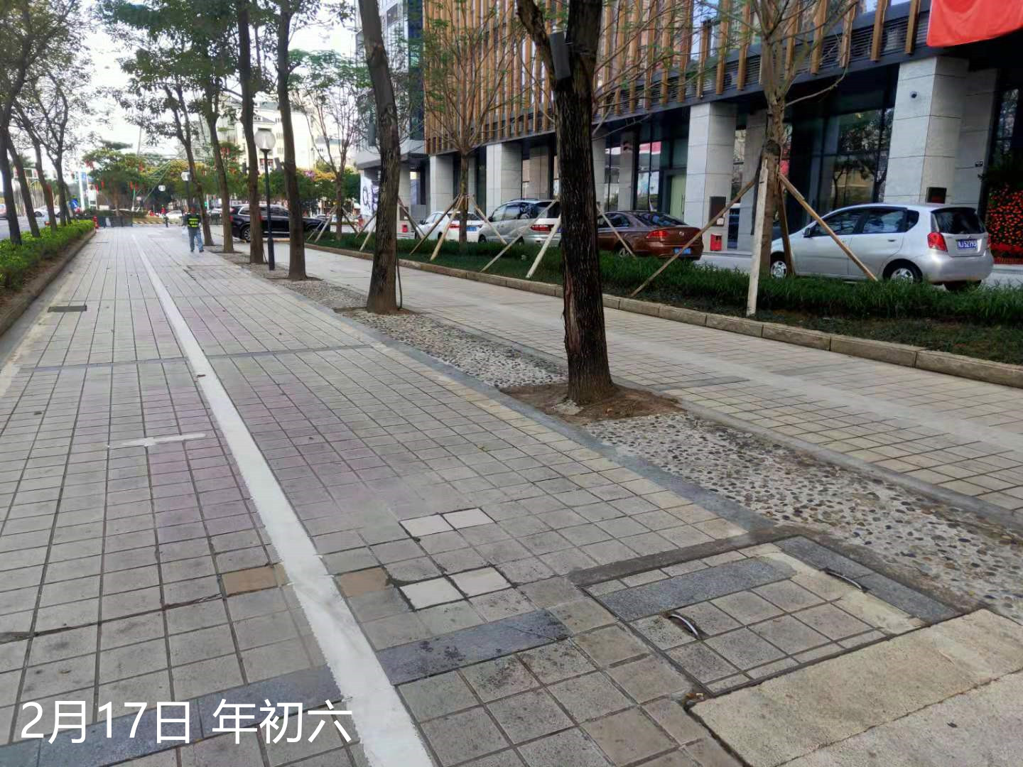 年初六 修复发展大道人行道砖 后_副本.jpg
