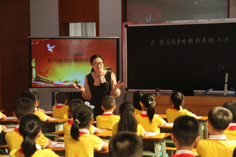 农林小学党史读本进课堂.jpg