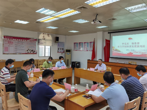 张常讲党课.jpg