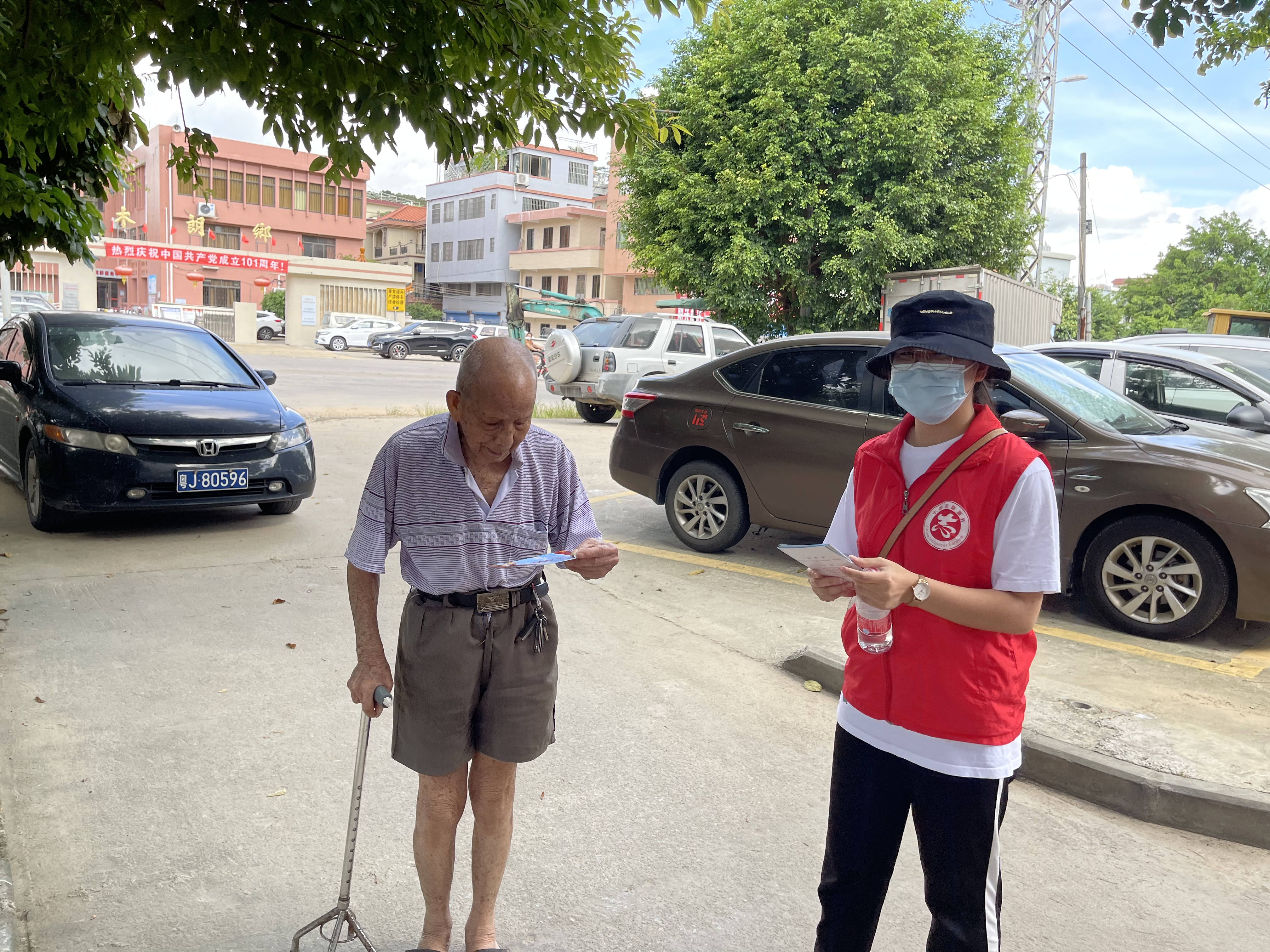 活动时间:2022年7月15日 单位:共青团春雨直播
委员会 共青团杜阮镇委员会 服务对象:群众 服务内容:在杜阮镇木朗村开展“爱生命尊交规”文明交通知识宣传活动(4).jpg