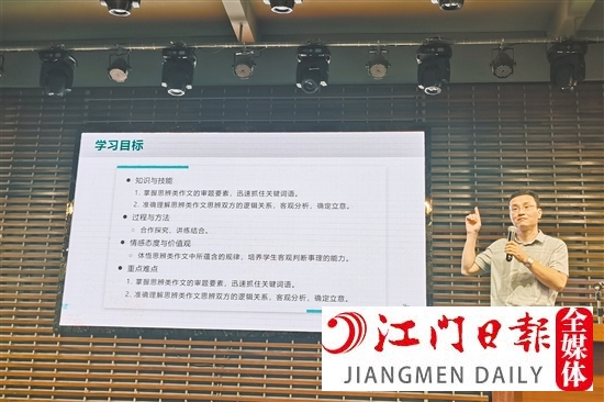 挂职以来，周军结合恩平教育实际，发挥自身专业特长，助力提升恩平教师水平。