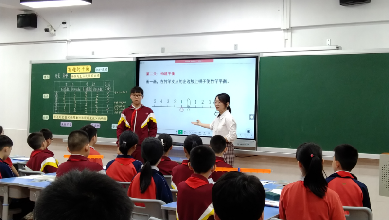 赵灵老师上课照片.jpg