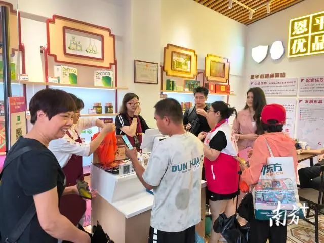 七星坑野放茶等“恩平优品”成热销爆品,当天卖断货。 图片