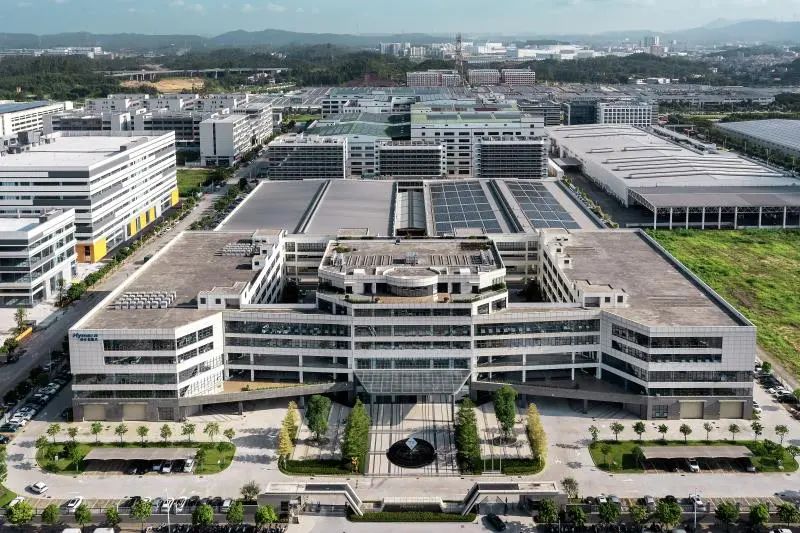 海目星(江门)激光智能装备有限公司公司,专注激光光学及控制技术、与激光系统相配套的自动化技术,在激光、自动化和智能化综合运用领域已形成较强的优势,服务下游各应用场景的龙头企业。江门日报记者 周华东摄.jpg 图片