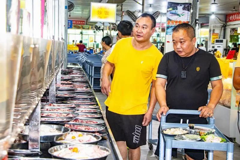 调整大小 五洞牛肉吸引八方食客慕名前来。刘淑君 摄(12789862)-20240924212545.jpg 图片