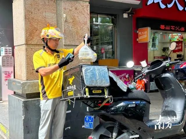 手周以富获得2024年广东省五一劳动奖章。受访者供图 图片