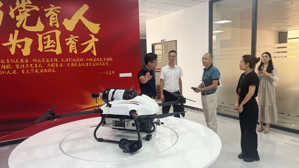 改-市科技局一行赴春雨直播
开展孵化载体建设专题调研.docx_1