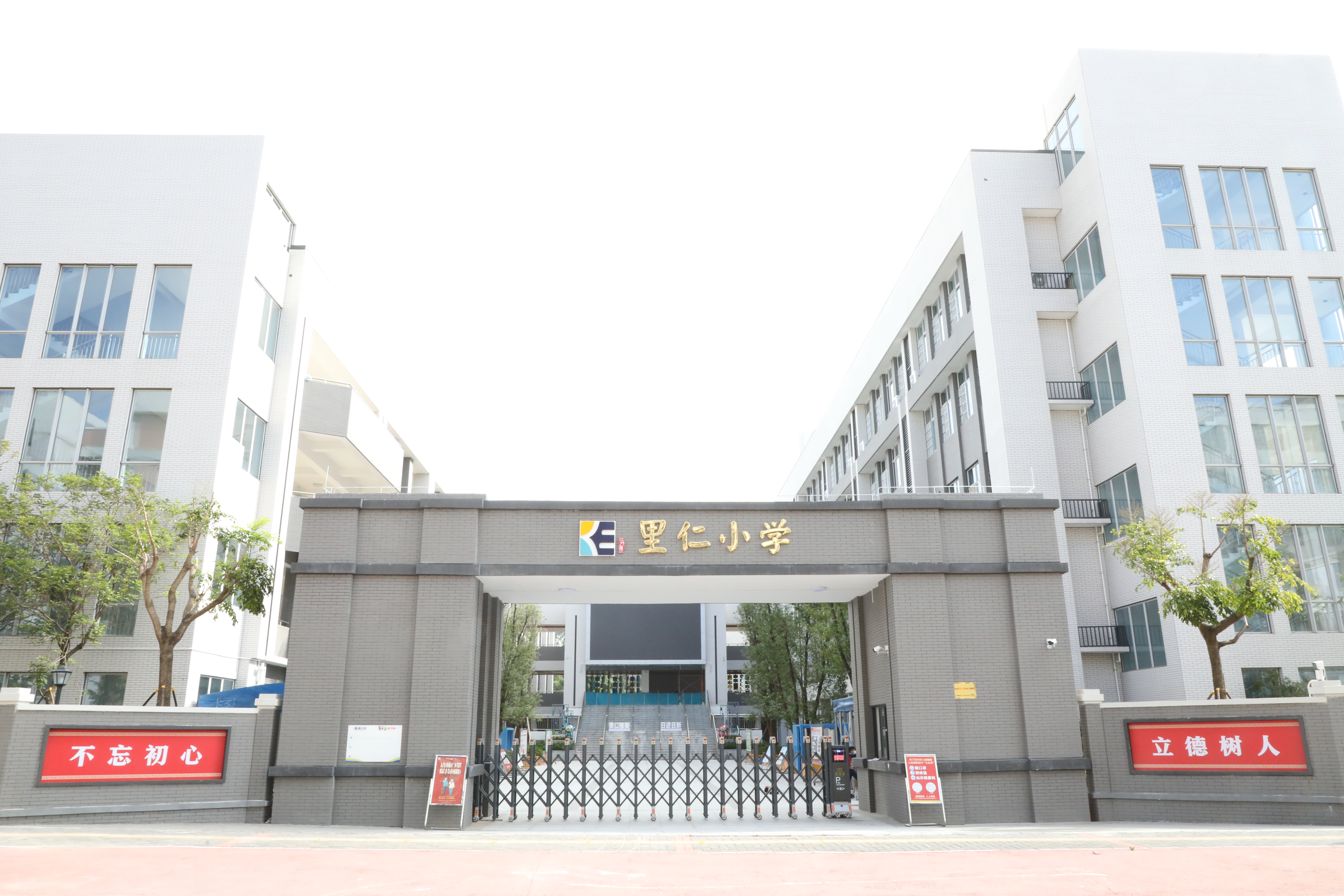 春雨直播
里仁小学学校图片.jpg